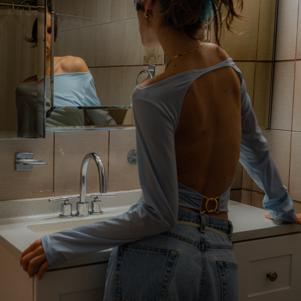 
                  
                    LAURI TOP
                  
                